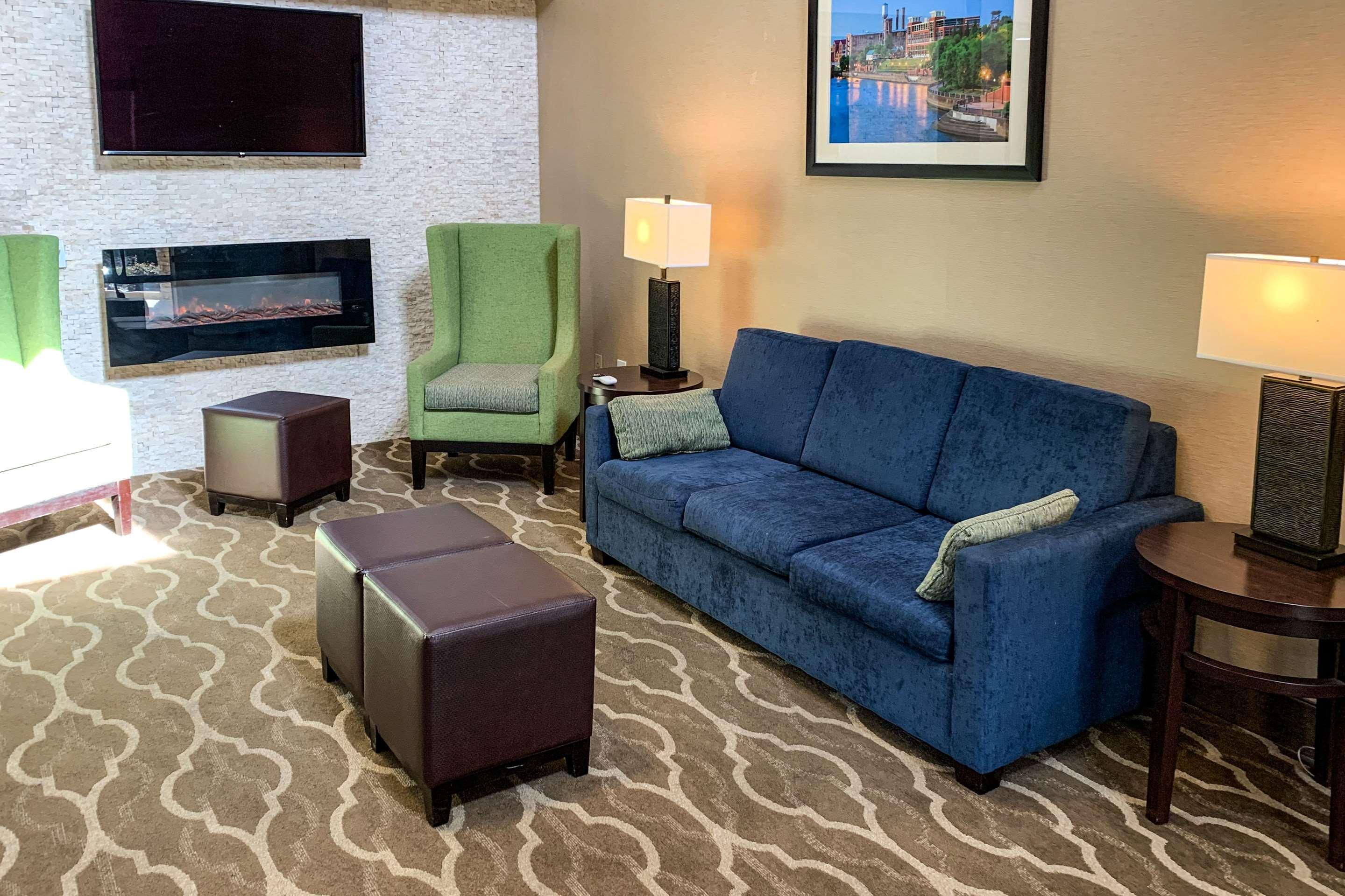 Comfort Suites Columbus State University Area Eksteriør bilde