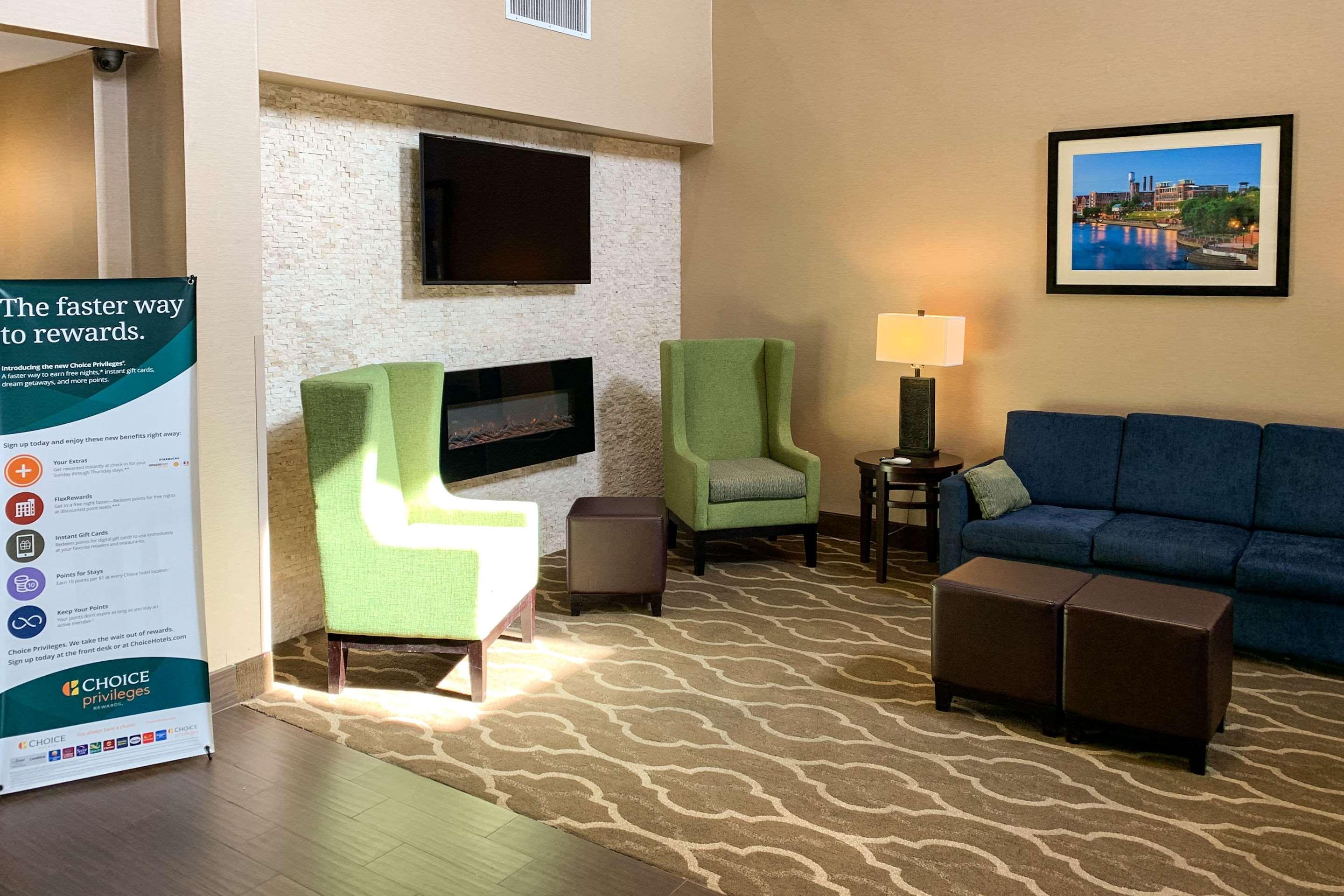 Comfort Suites Columbus State University Area Eksteriør bilde